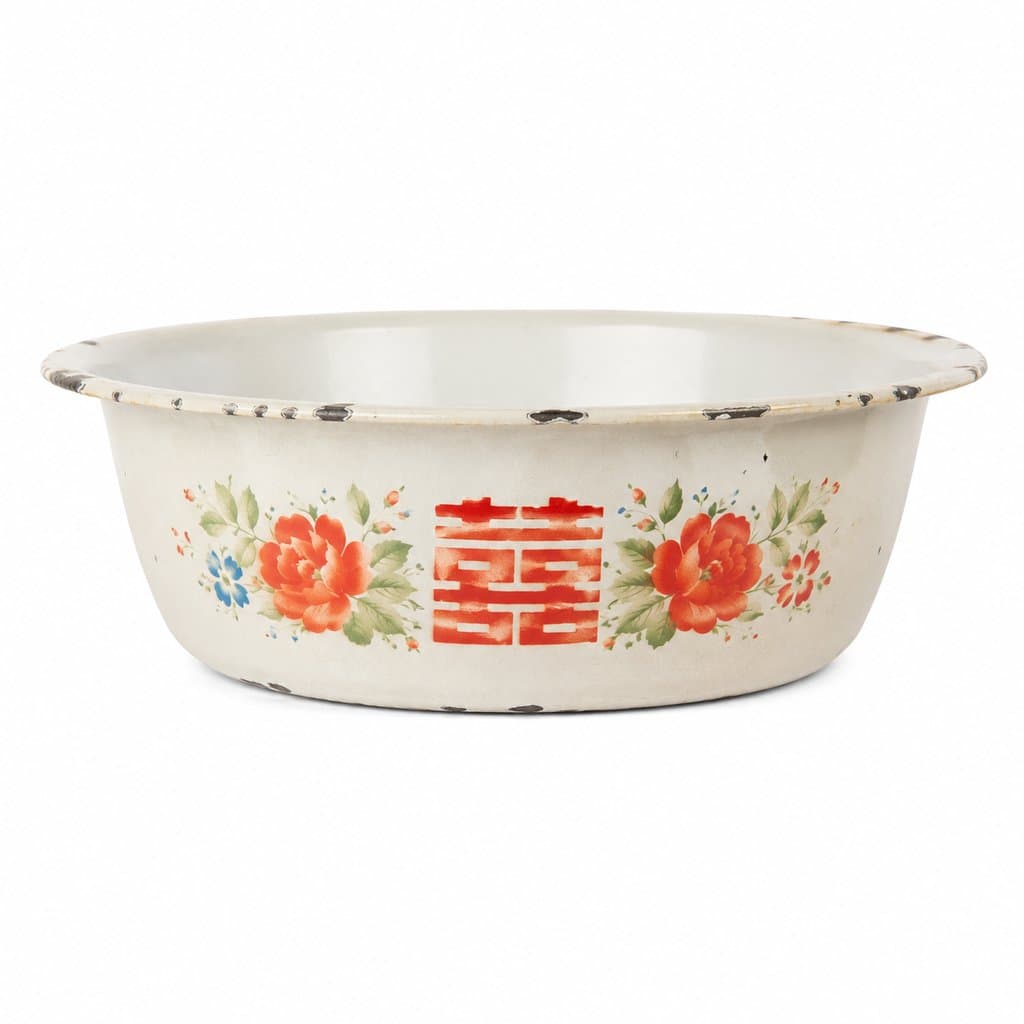 怀旧搪瓷脸盆，白色底色配红色双喜字和花卉图案，卷边设计，年代感十足