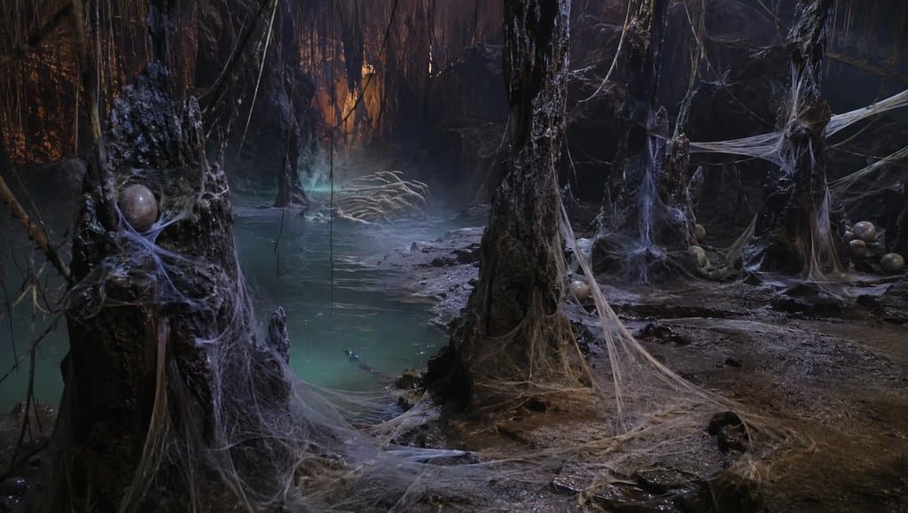 盘丝洞内蛛丝缠绕，幽暗温泉泛着绿光，写实东方神话场景