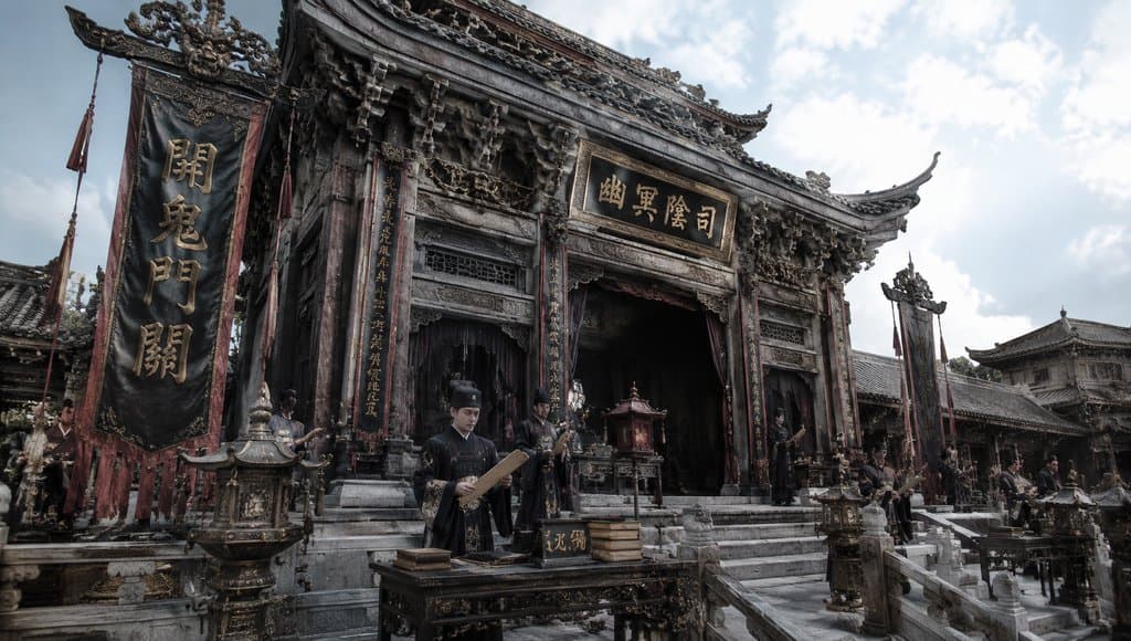阴司衙署前官员持卷宗，古建筑雕梁画栋，匾额悬于门楣，东方神话写实风格